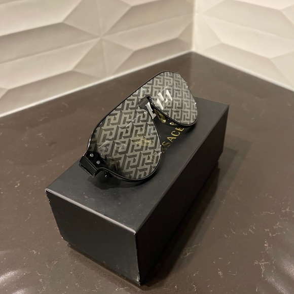 VERSACE LOGO MONOGRAM SUNGLASSES - Picture 1 of 14